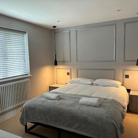A Luxury 2 Bedroom Apartment Барнет Екстер'єр фото