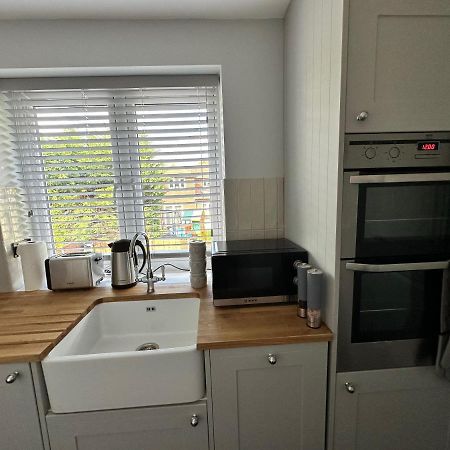 A Luxury 2 Bedroom Apartment Барнет Екстер'єр фото