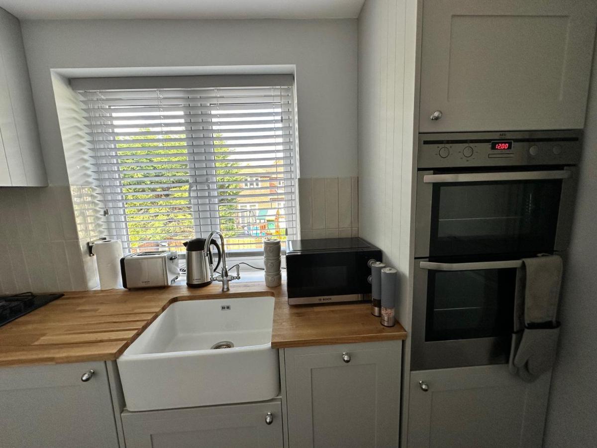 A Luxury 2 Bedroom Apartment Барнет Екстер'єр фото