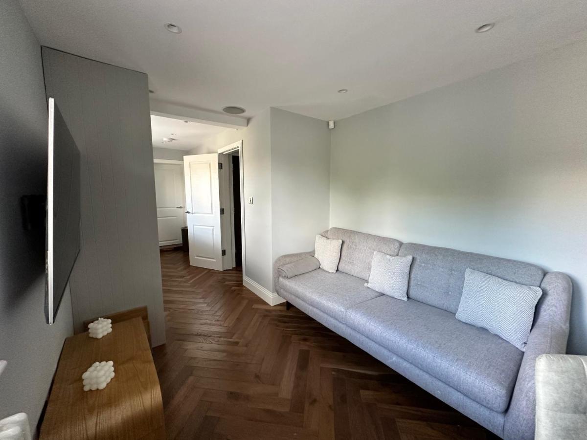 A Luxury 2 Bedroom Apartment Барнет Екстер'єр фото