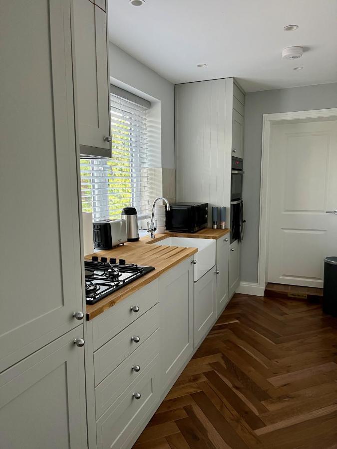 A Luxury 2 Bedroom Apartment Барнет Екстер'єр фото